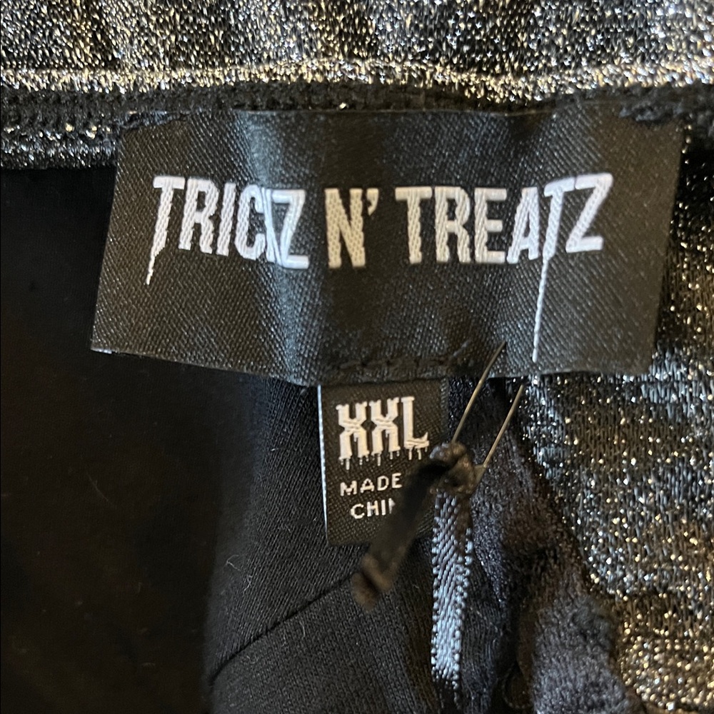 Tricks N’ Treatz Black and Silver sexy Knight Costume with Red Accents - Picture 2 of 6
